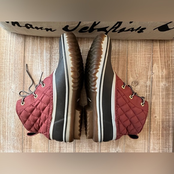 Brand new- Eddie Bauer Mid Boot. - Picture 6 of 9